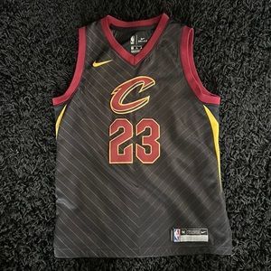 Youth Medium Cleveland Cavs LeBron basketball jersey